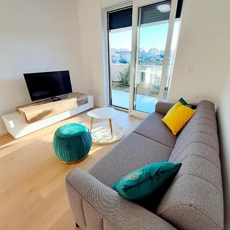 Tina Apartment Split